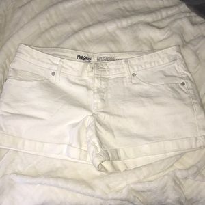 White shorts size 6